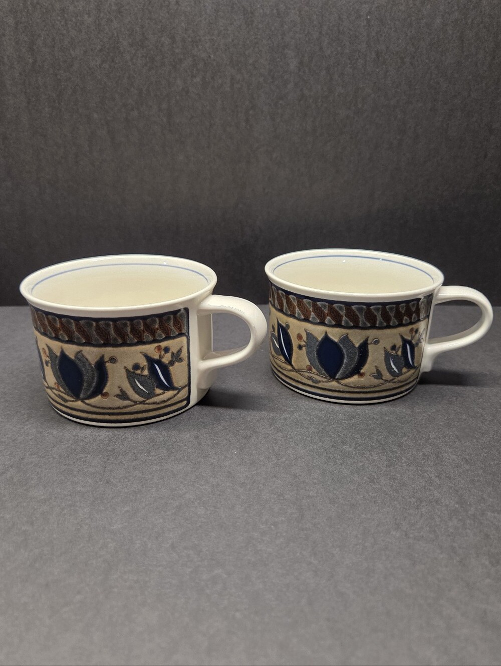 Set of 2 Mikasa Intaglio Arabella Flat Tea Coffee Cup Mug CAC01 Like New 1986